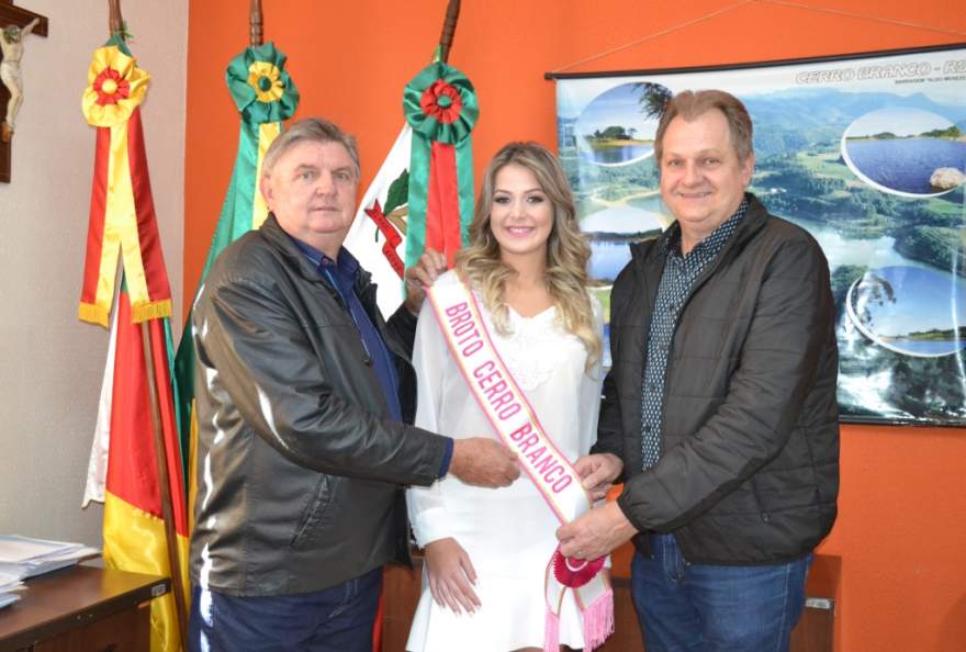  Luisa Radtke Richardt com o prefeito Jorge e o vice  Edson