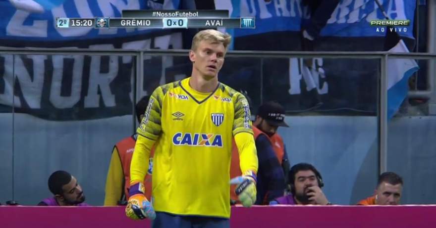 Goleiro candelariense foi o principal destaque na vitória do Avaí sobre o Grêmio - Crédito: Divulgação