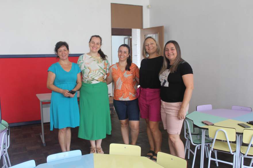 Equipe da Secretetária de Educação com a diretoria da EMEI Candina