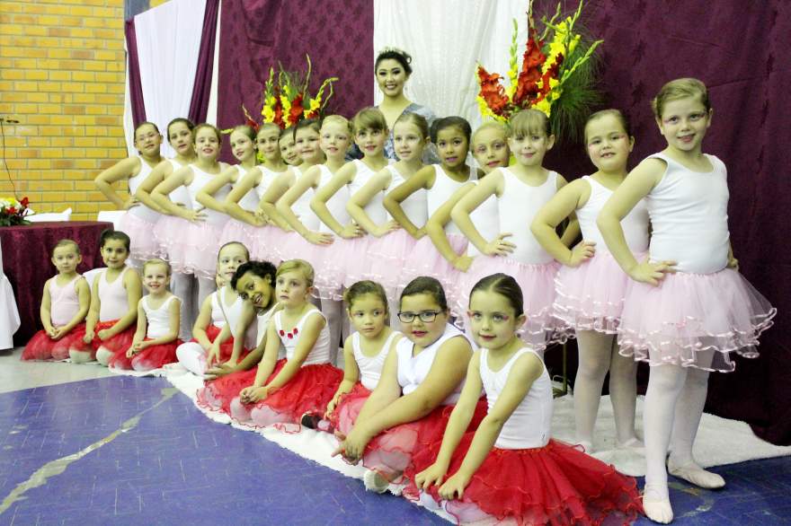 Apresentação do grupo de balé do CRAS, formado por meninas entre 4 e 10 anos, realizou bela apresentação 