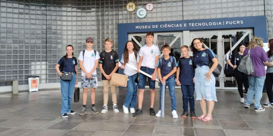 Alunos da Francisco Hübner na PUC (Foto: Divulgação)
