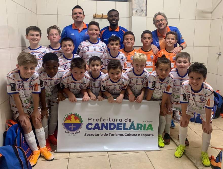 
Equipe sub 9 celebra goleadas e campanha 100%