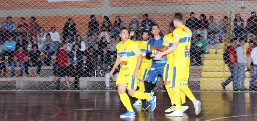 Comemoração do primeiro gol do Marvados, anotado por Teta