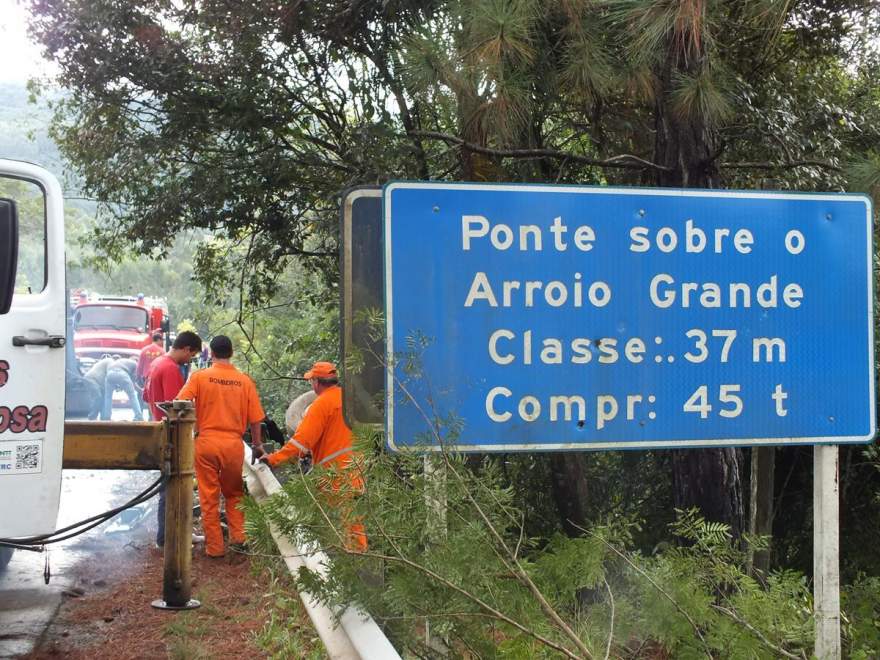 Acidente ocorreu na ponte sobre o Arroio Grande em Vila Passa Sete