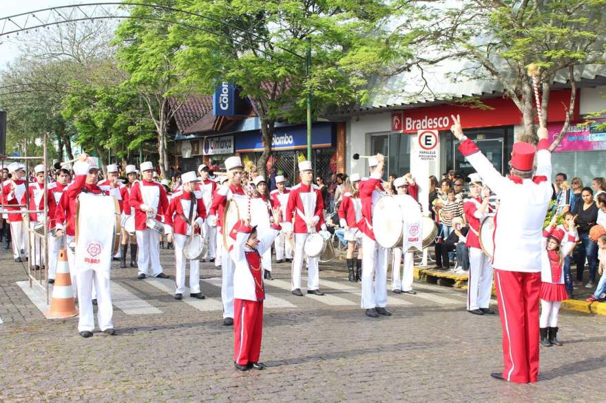 Banda do Colégio Ulbra/Concórdia: desfile foi marcado pela emoção diante do provável fechamento da escola no final do ano