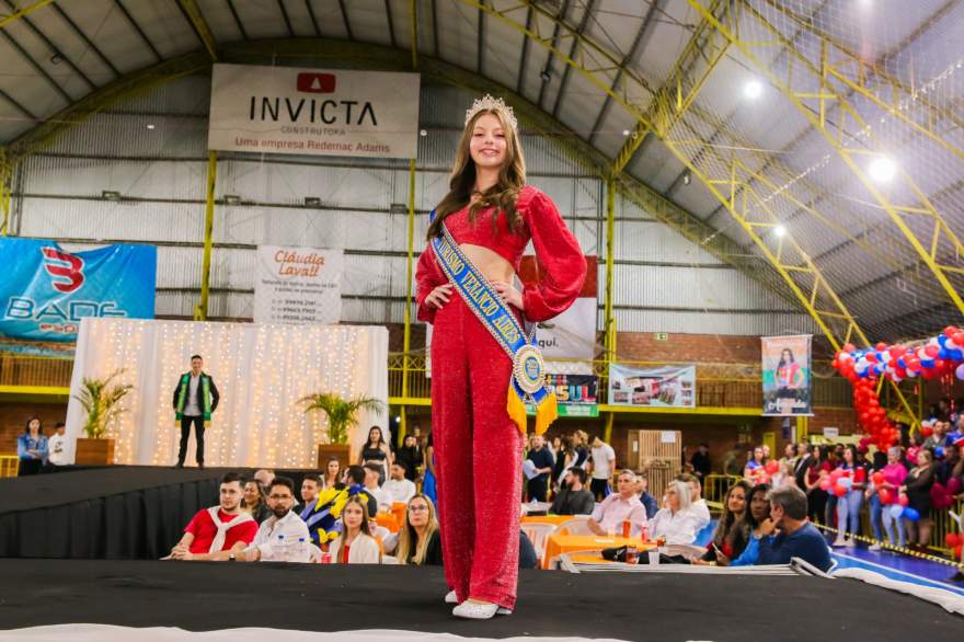 Valentina Bencke Miss Turismo Venancio Aires Juvenil, presença marcante no evento
