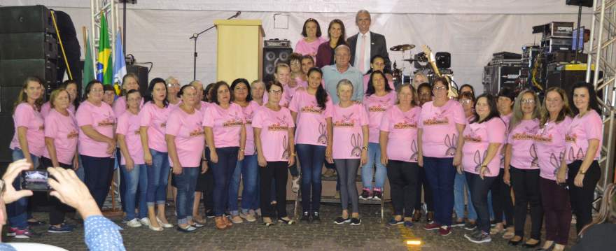 Grupo de mulheres responsável pelas delícias da Chococande