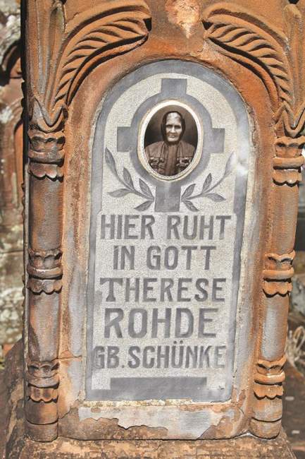 A lápide de Therese Schünke Rohde, nascida em 1856, casada com Johann Martin Rohde