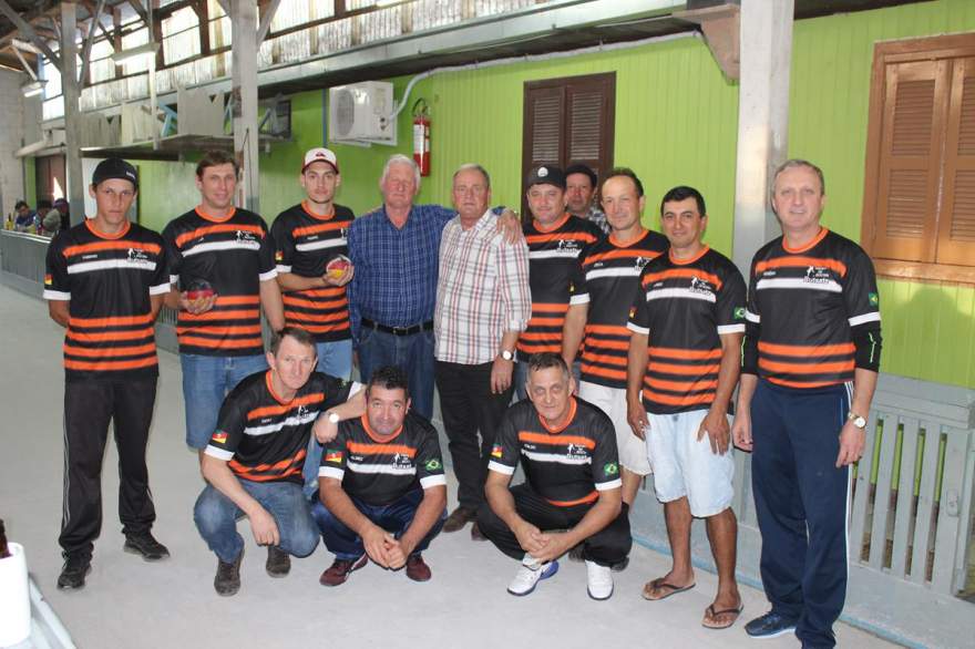 Equipe do Rutsatz com o vice-prefeito Nestor Ellwanger, que prestigiou a rodada de sábado, 20