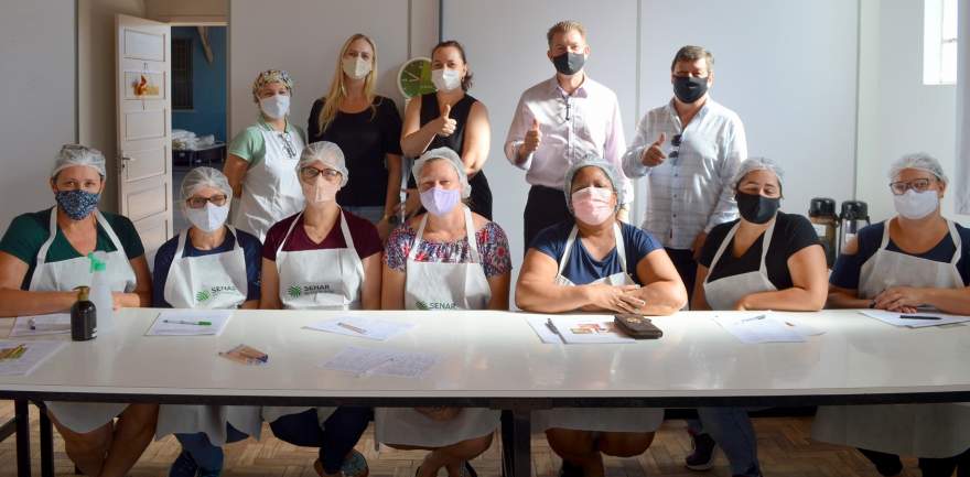 O prefeito em exercício, Cristiano Becker, e os secretários Lucas Michels e Carla Goelzer prestigiaram o curso