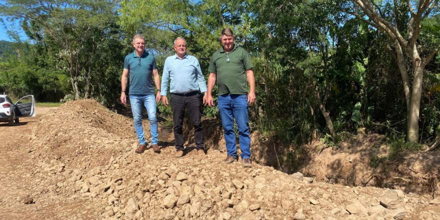 Cristiano, Rim e Jairo Radtke estiveram no local (Foto: Divulgação | AI Prefeitura)