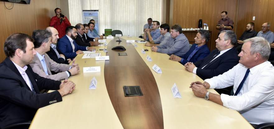 Reunião ocorreu na Secretaria de Desenvolvimento Econômico e Turismo, em Porto Alegre