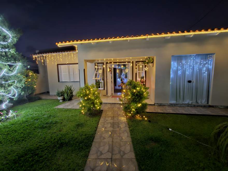 Casa se destaca na Benjamin Constant por suas luzes (Foto: Arthur L. Mallmann | Folha de Candelária)