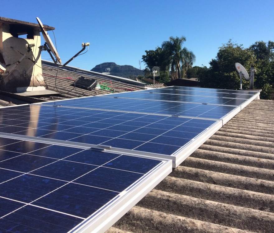 Com o objetivo de reduzir o custo com a conta de luz, moradores estão instalando o Sistema de energia solar fotovoltaico na área urbana de Candelár