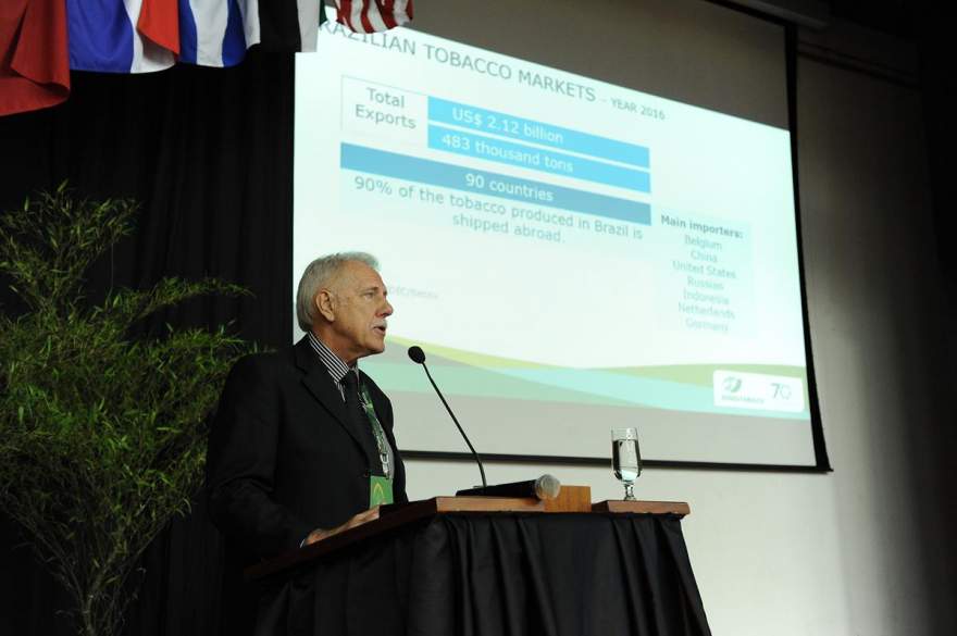 Presidente do Sinditabaco, candelariense Iro Schunke abriu o Agro Phyto 2017 - Fotos: Divulgação/ Sinditabaco