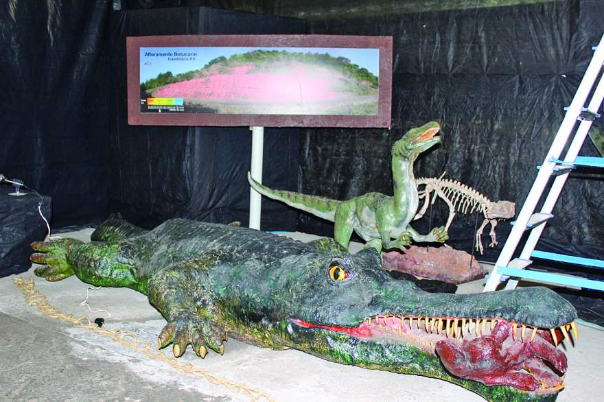 Réplicas de animais pré-históricos são uma das atrações da mostra