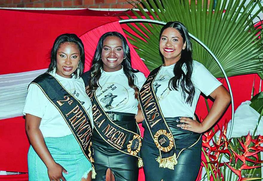 Categoria adulta, Maria Eduarda é a Mais Bela
Negra. As Princesas são Emilie e Vitória. 