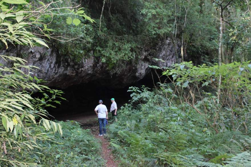 A imagem inicial da gruta ao final da trilha