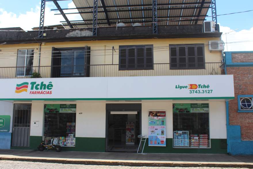 Primeiro endereço da Tchê Farmácias em Candelária, na Rua Andrade Neves, 420, em frente à rodoviária