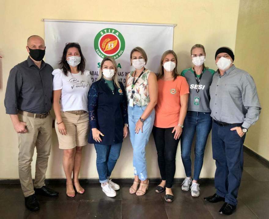 Encontro ocorreu na sede do Stifa, com diretores do sindicato e do Sesi de Santa Cruz do Sul