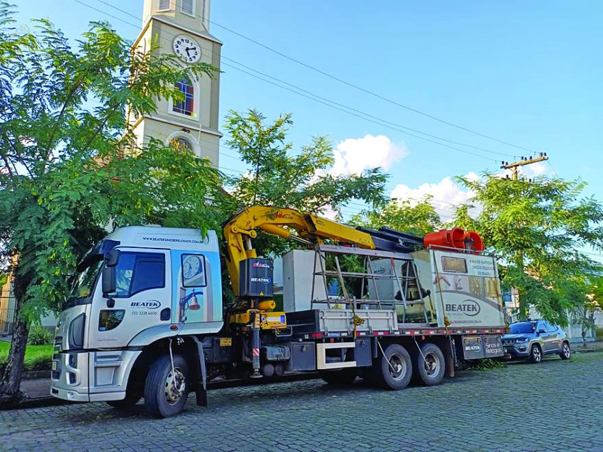 Carreta utilizada para a melhoria chamou a atenção 