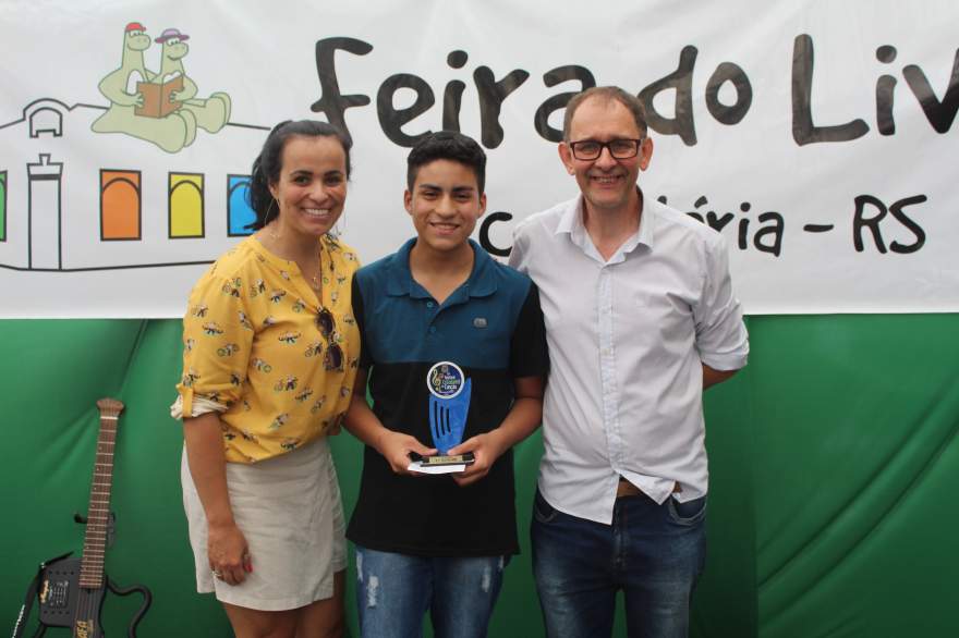 A premiação de Elias, campeão da categoria infantojuvenil