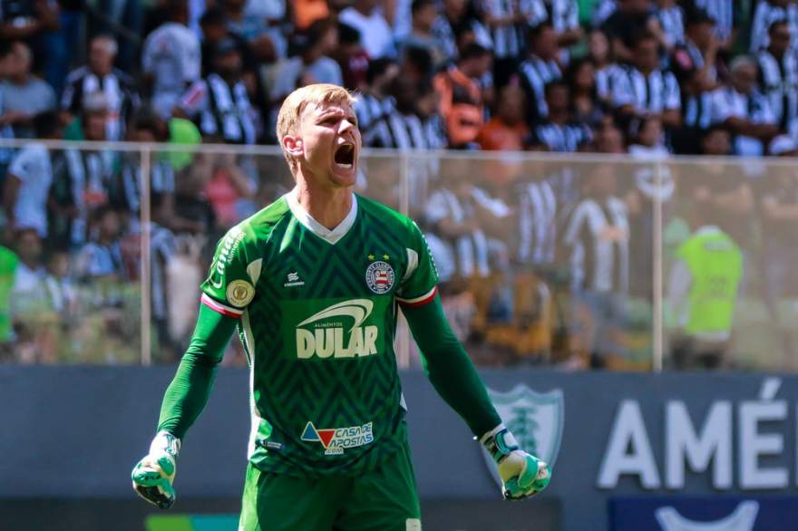 Douglas Friedrich: no Avaí, nove pênaltis, uma defesa e duas fora; no Bahia, sete pênaltis e duas defesas em Brasileirões — Foto:Agência Estado