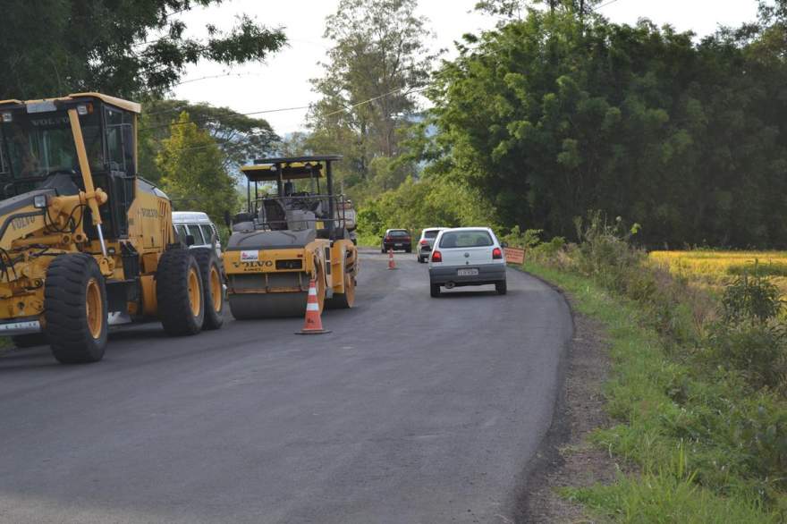 Parte do restauro da RSC-481 estão há cerca de dois meses paralisadas (Foto: Arquivo • Folha) 