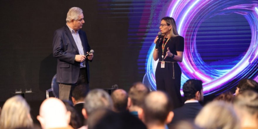 O diretor-presidente da Procergs, Luiz Fernando Záchia, e a titular da SPGG, Danielle Calazans, participaram do evento (Karine Paixão/Ascom SPGG)
