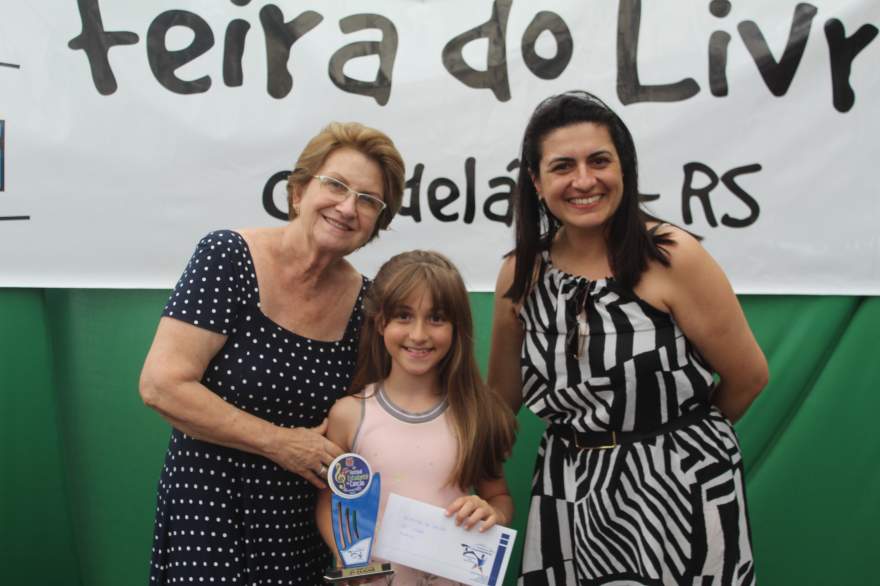 A premiação de Isabelle, segundo lugar categoria mirim