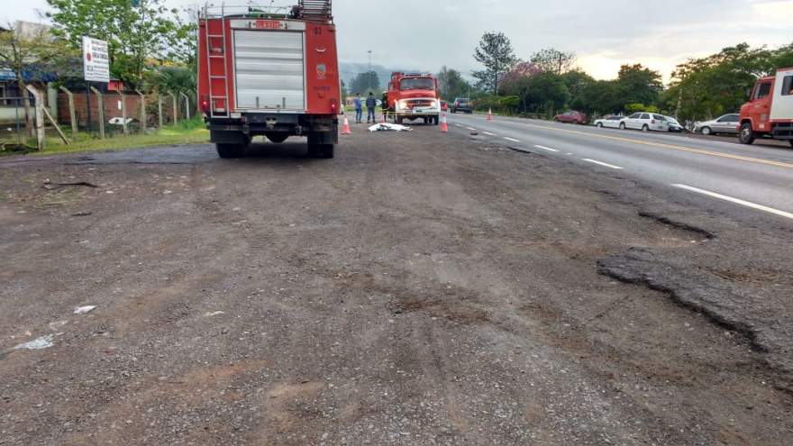 Acidente ocorreu por volta das 6h da manhã - Fotos: Arzélio Strassburger - Corpo de Bombeiros Voluntários de Candelária