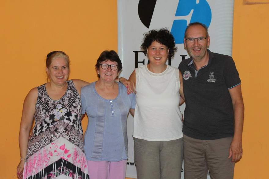 Olívia Mundstock com Regina, Marlene e Udo na visita à Folha: anfitriã e tradutora