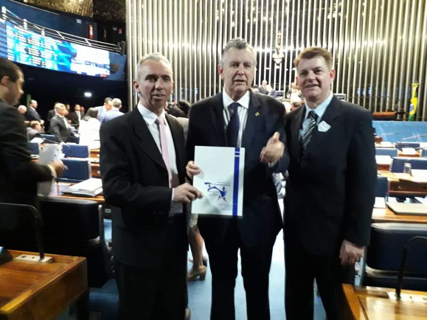 Paulo e Cristiano com o senador Luiz Carlos Heinze