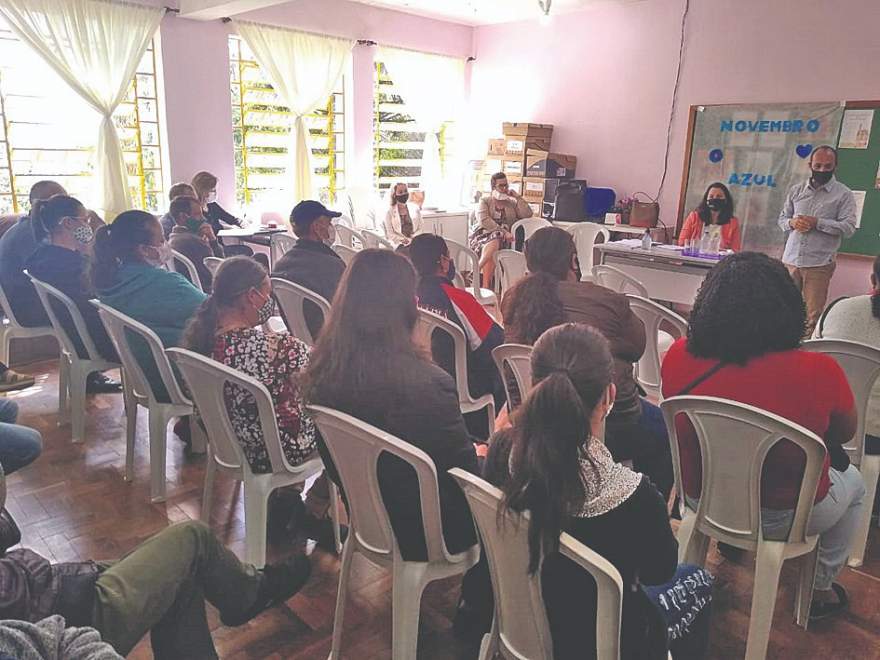 Encontro na manhã de quinta reuniu representantes da comunidade, da Secretaria Municipal de Educação e do coordenador da 6ª CRE, Luiz Pinho de Mou