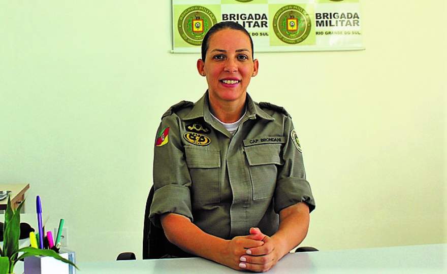 A capitã Quelen Brondani é a primeira mulher a assumir o comando da BM em Candelária | Foto: Arthur Lersch Mallmann / Folha de Candelária