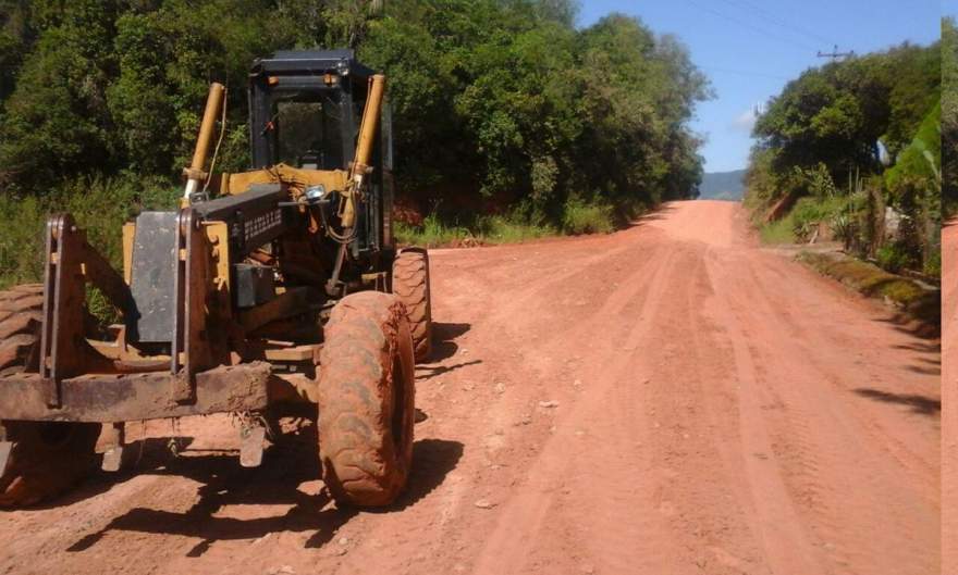 De acordo com secretario Dilamar, estrada da Linha Brasil está recebendo patrolamento desde o dia 13 de fevereiro - Crédito: Divulgação