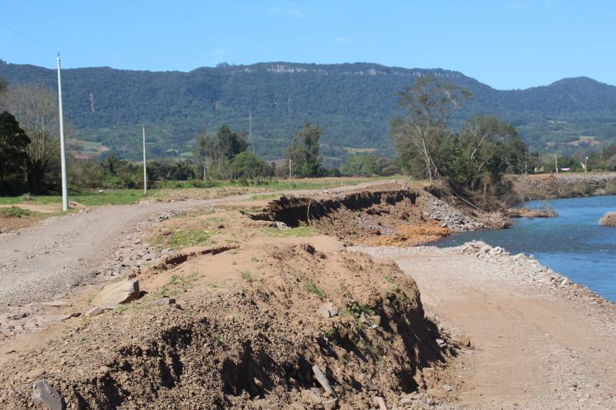 Obra de contenção na margem do rio não foi finalizada 