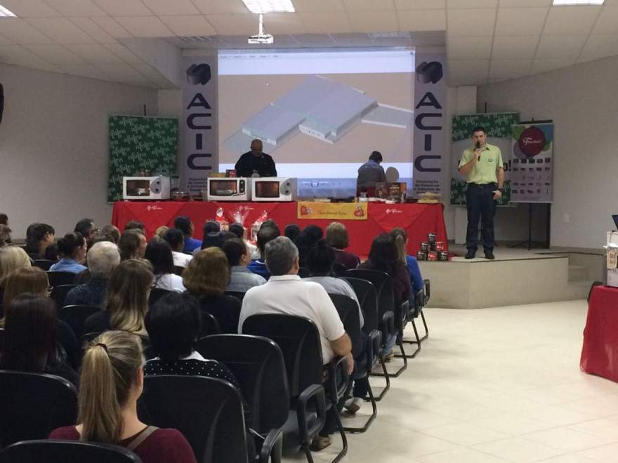 Curso com a participação de 180 pessoas foi ministrado por chef de São Paulo 