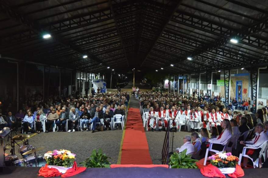 Culto alusivo aos 508 anos da Reforma Luterana reúne mais de mil pessoas na Rua Coberta