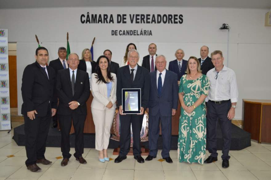 Câmara entregou título de cidadão benemérito a Iro Schunke