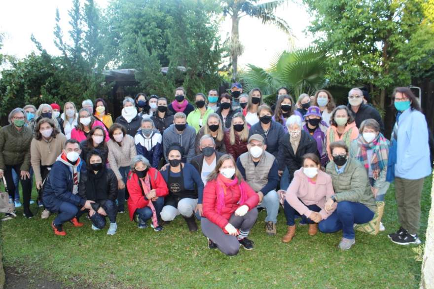 O grupo de visitantes com o prefeito Rim e Cleonice