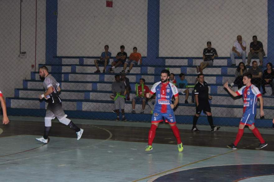 Jé comemora o gol para o Atlético que abriu o escore da partida