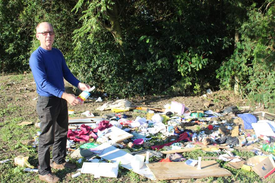 Depósito de lixo formado próximo ao Arroio Laranjeiras - Fotos: Tiago Mairo Garcia - Folha de Candelária