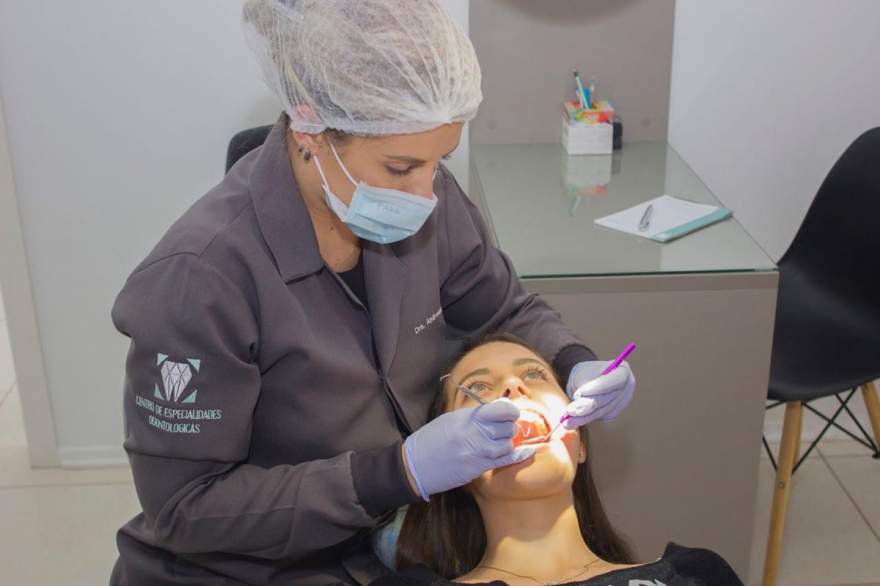 Andressa Diehl: especialização em Endodontia