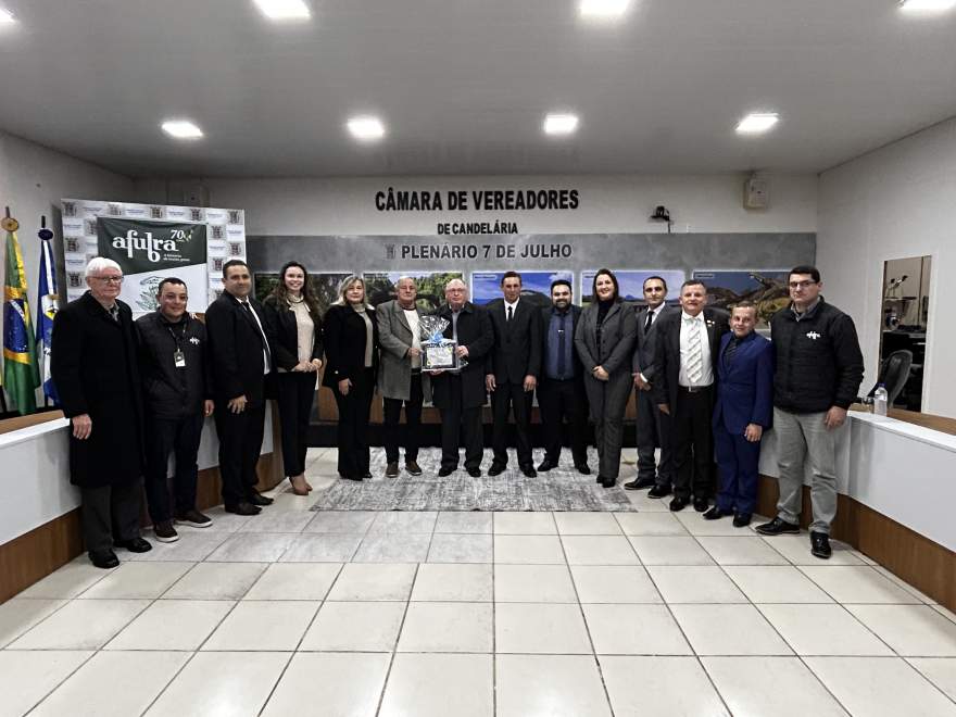 Durante a solenidade, Marcílio Drescher e o gerente da Loja Afubra de Candelária, Juliano Rohers, foram agraciados com placas de homenagem.