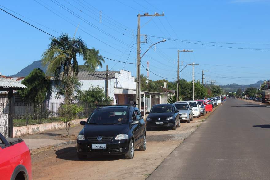 Fila para abastecimento no Posto Central Rincão