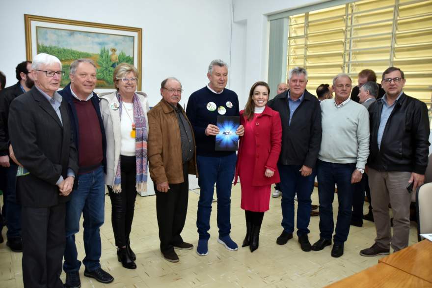 Prefeito Rim participou do encontro, ao lado de outras lideranças locais e regionais, na sede da Afubra