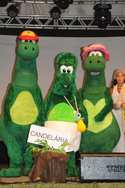 Os mascotes Candino, Dino Junior e Candina