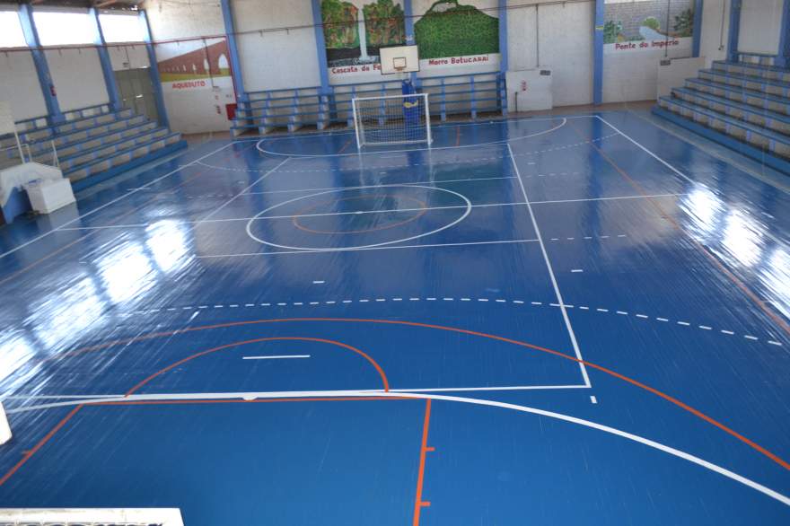 Quadra do Ginásio Municipal Walter está reformada e com nova pintura. Início do Municipal de Futsal está previsto para o dia 17 de abril