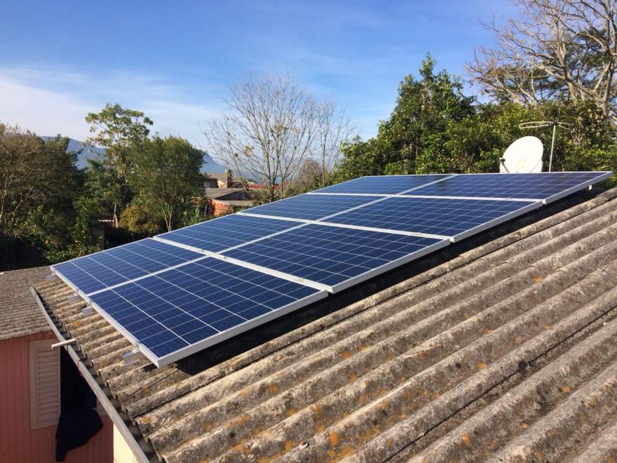 O sistema de placas instalado em uma das residências